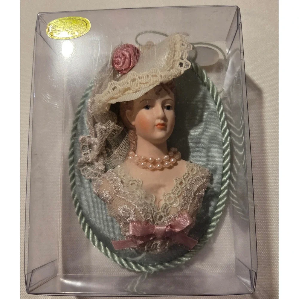 Vintage Victorian Porcelain Lady Bust‎ Ornament Lace Hat Pearls Sage Green Oval